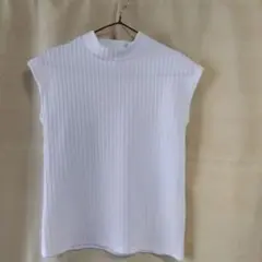 GU　ホワイト ノースリーブ ハイネック トップス