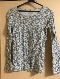 シュカグローバルワーク　花柄長袖カットソー