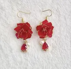 春新作☆ディップフラワー真紅の薔薇ピアス　※無料イヤリング、樹脂NHピアス変更可