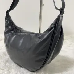 完売品　美品　ユニクロシー　レザータッチラウンドショルダーバッグ　ハーフムーン