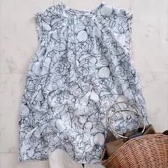 極美品✨マカフィー　スラブローンプリント フレンチスリーブブラウス　ブルー系 極美品♡マカフィー スラブローンプランツプリント フレンチスリーブ
