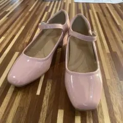 ピンク ストラップ付き 低ヒールシューズ