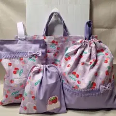 リボン付き♪イチゴ柄の入園入学バッグ4点セットです。
