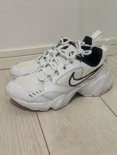 Nike ホワイト/ブラック スニーカー