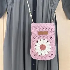 かぎ針編み 花モチーフ スマホショルダーバッグ デイジー グラニースクエア