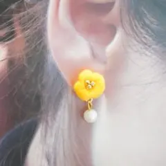 ハンドメイド　黄色　お花　ピアス　春　パール　シンプル　ナチュラル