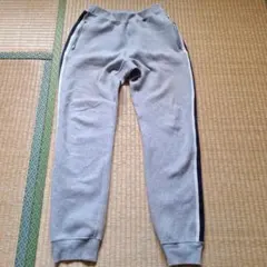 グレー サイドストライプ 長ズボン