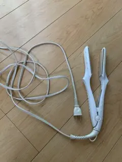 キヌージョ　ストレートヘアアイロン　ジャンク品　ホワイト