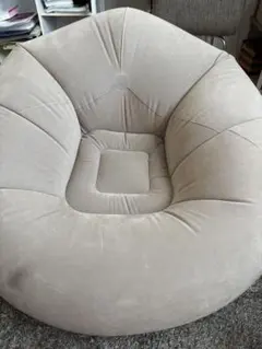 空気注入式ソファー