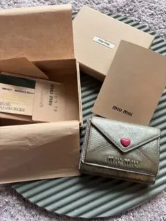 miu miu マドラスラブ　ラブレター　シルバー　財布のサムネイル