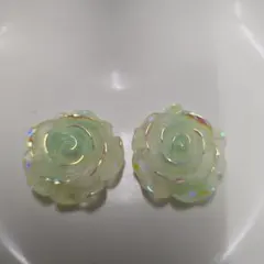 薄緑のバラ型デコレーションパーツ2個セット