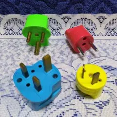 ✴「トラベルアダプタープラグ」４点✴組み合わせにより各国・地域に対応可能です✴