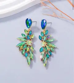 青緑色クリスタルの華やかなピアス