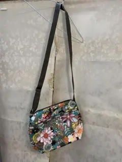 【大幅値下げ中】花柄ショルダーバッグ　LeSportsac
