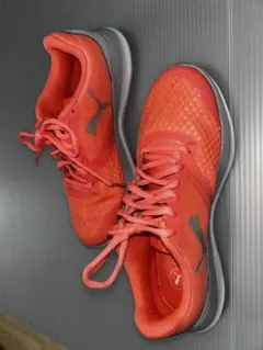Puma オレンジ スニーカー