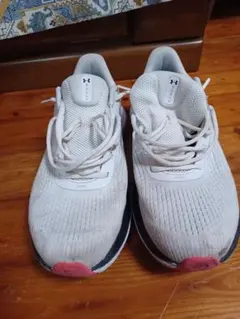 Under Armour Rogue スニーカー 27cmのサムネイル