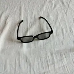 黒のスクエアサングラス グレーのレンズ・格安