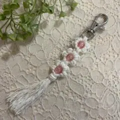 ハンドメイド　マクラメ編み　キーホルダー　ストラップ　スマホ　ビーズ