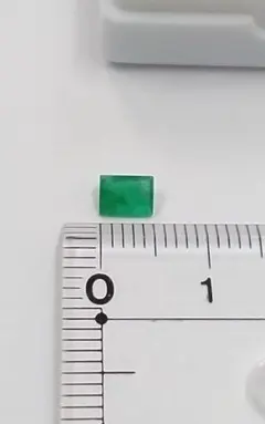 天然エメラルド　ルース
