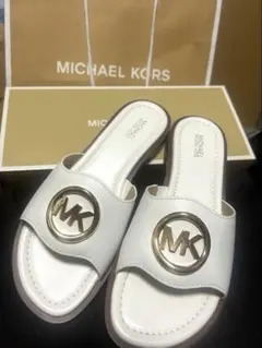 MICHAEL KORS サンダル ホワイト ゴールドロゴのサムネイル