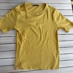 ザラのマスタード色半袖Tシャツ