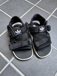 アディダス　サンダル　13.5cm