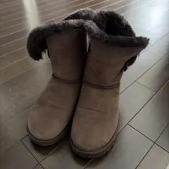 人気定番モデル！UGG ベイリーボタン ムートンブーツ 23cm 5803のサムネイル