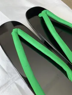 【美品】伝統工芸 鍛冶倉 漆塗り 二枚歯下駄 桐製 鮮やか緑鼻緒
