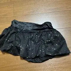スパンコール付き黒フレアミニスカート