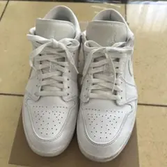 NIKE Air Jordan 1Low Triple White 28.5のサムネイル