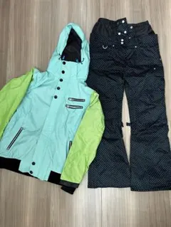 JEWELスノーボードウェアセット（女性用） 上M 下S