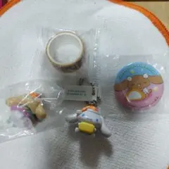 くら寿司　シナモロール　カプチーノ　フィギュア　缶バッチ