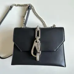 CHARLES & KEITH メタリックアクセント　ショルダーバッグ　レザー