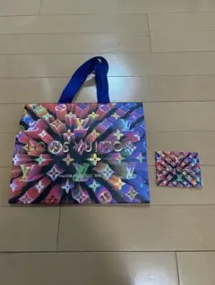 限定！　LOUIS VUITTON ホリデー限定 ショッパー LV カード付きのサムネイル