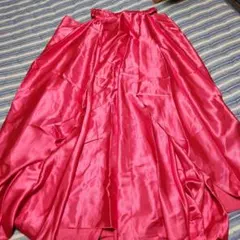 ピンク サテン フレアスカート