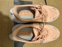 HOKA ランニングシューズ ピンクのサムネイル