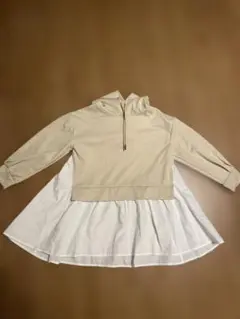 ガールズ　ベージュパーカーシャツ付き