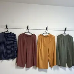 ストライプシャツとワイドパンツのセットアップ