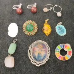 ネックレス、イヤリング、ブローチ等