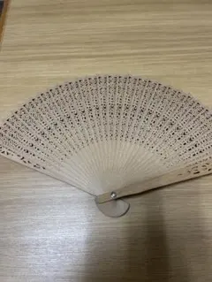 美品】白檀 扇子 箱付き 透かし彫り 和装小物 夏 着物 和装 浴衣