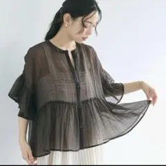 coca シアーフリルブラウス　ブラウン