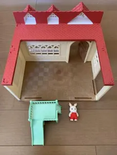 シルバニアファミリー きいちご林のお家　赤ちゃん人形、家具付き
