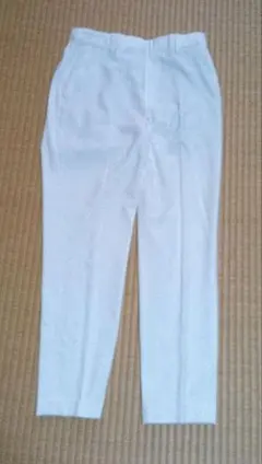 ユニクロ　ストレートパンツ、白色　M