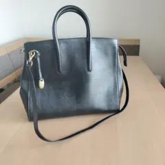 【トフ&ロードストーン】黒型押しレザーハンドバッグ