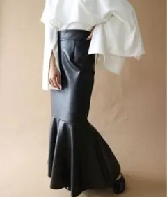 Acka レザースカート