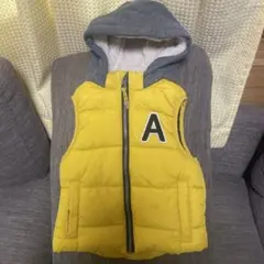H&M フード付きダウンベスト A刺繍 3-4歳