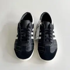 ブラック/ホワイト ストライプ スニーカー