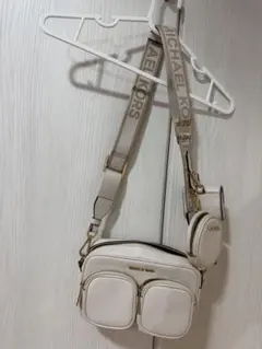 MICHAEL KORS ホワイト ショルダーバッグ　マイケルコース