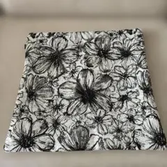 Francfranc花柄クッションカバー（黒と白）