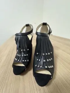 ダイアナ　ブラックフリンジスタッズサンダル